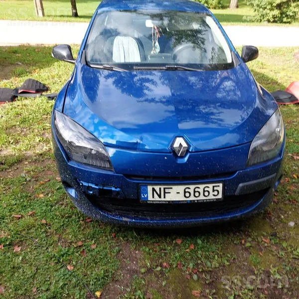 Renault Pārdodu Renault Megane. Ir sīki defektini. Lidzi n