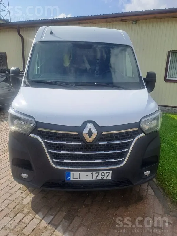 Renault Sakarā ar auto parka atjaunošanu, tiek pārdots: