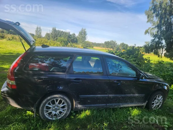 Volvo Pārdodu volvo v50 2005 1.6d 5 ātrumi manuāls tehni