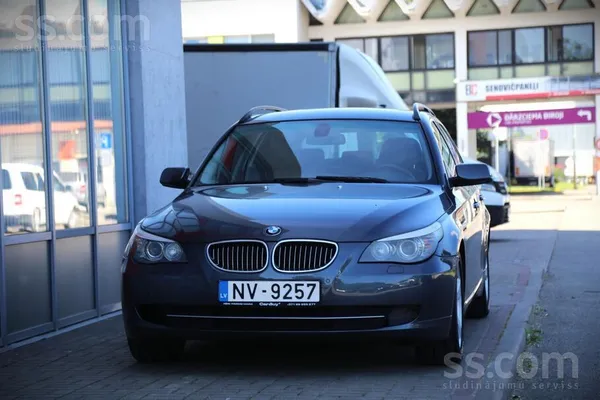 BMW 520d Facelift, komforta ādas sēdekļi ar apsildi un