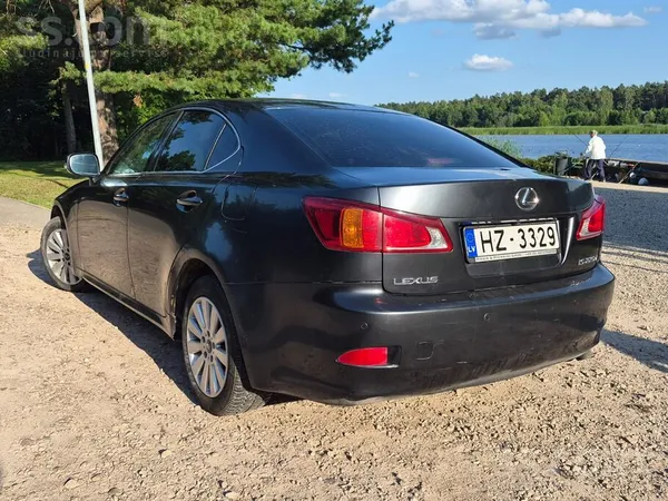 Lexus IS