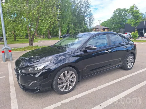 Hyundai Pārdodu Hyundai i30 Fastback, ar benzīna motoru 12