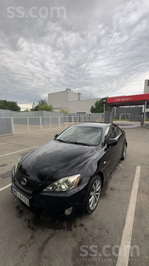 Lexus IS