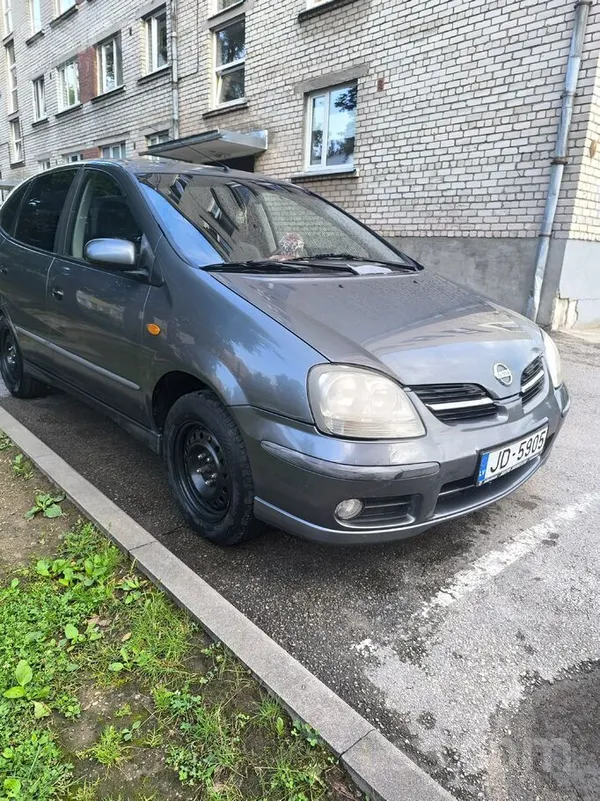 Nissan Almera Tino
