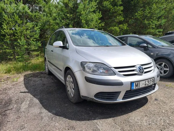 Auto ar kārbas defektu. virsbūve ļoti labā stāvoklī. Dzinējs darbojās ļoti l