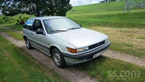 Mitsubishi Pārdodu Mitsubishi Colt. 1990. gada ar jaunu Ta. 