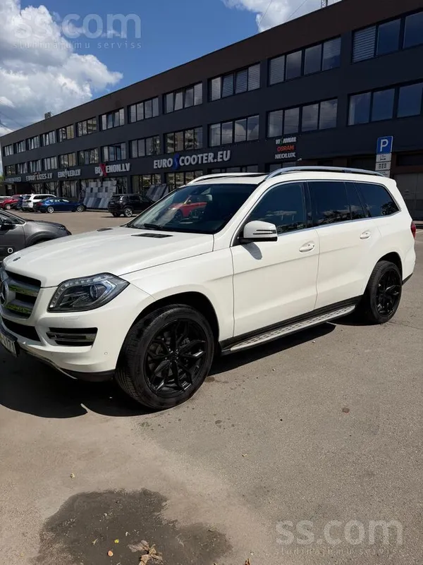 Pārdodu 2013. gada Mercedes Gl350. Dzinējam veikts kapitālais remonts pie 30