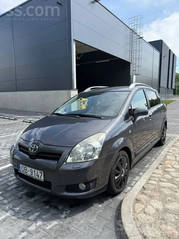 Pārdodu 2009. gada Toyota Corolla Verso 2.2tdi. vai maiņa pret automašīnu ar