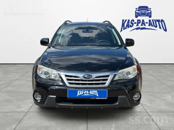 Subaru Impreza 2011 - melns hečbeks ar 2, 0 l benzīna dzinēju, automātisko t