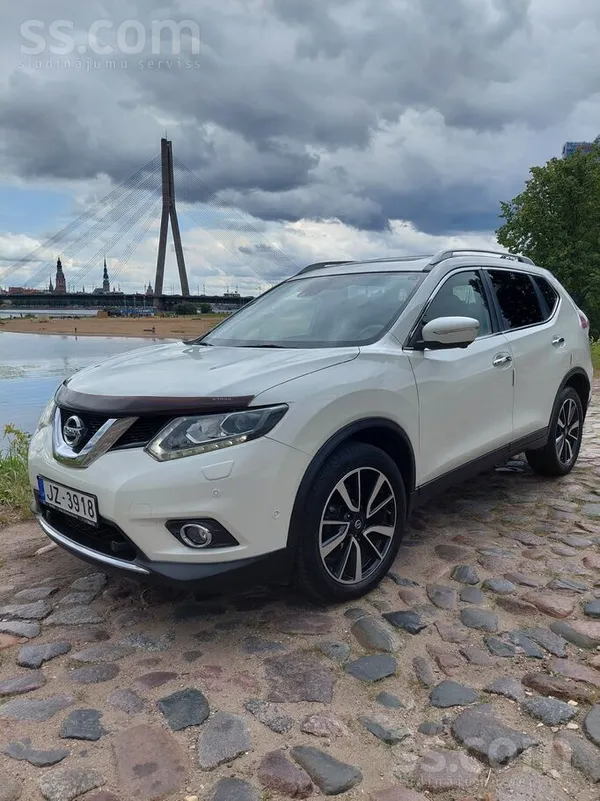 Nissan Pārdod Nissan X Trail 1.6D automāts