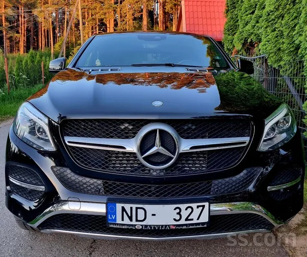 Sakarā ar jauna transporta maiņu, uzņēmums pārdod Mercedes-Benz Gle 350D cou