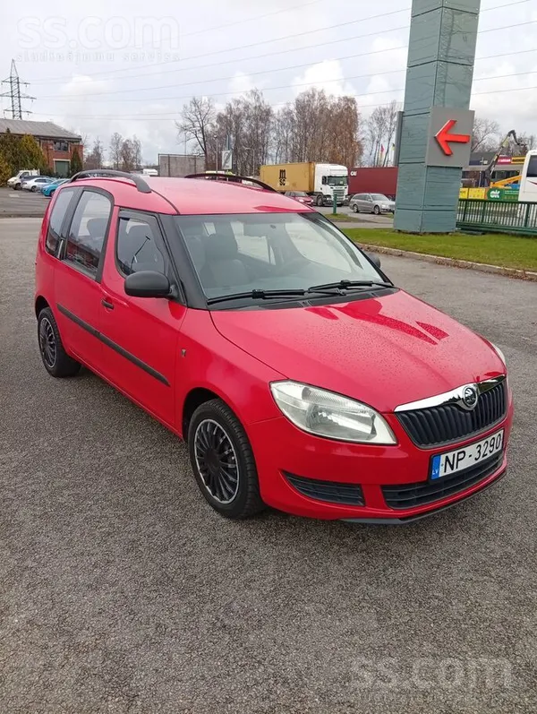 Skoda Roomster 2013, 1.6D dīzelis, Manuāls, Pikaps, Sarkans — Latvijā