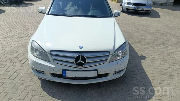 Auto pēc avārijas - bojājumi redzami bildēs. ...