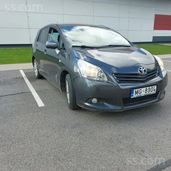 Toyota Pārdodu lielisku ģimenes auto ar 7 sēdvietām. Tehn