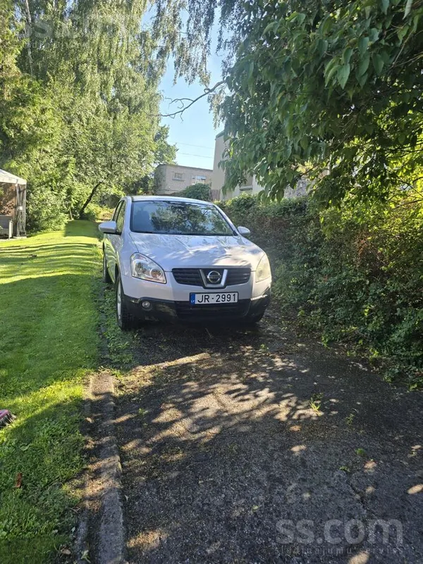 Nissan Pārdod ekonomisku auto, nedaudz jāpieliek roka lai