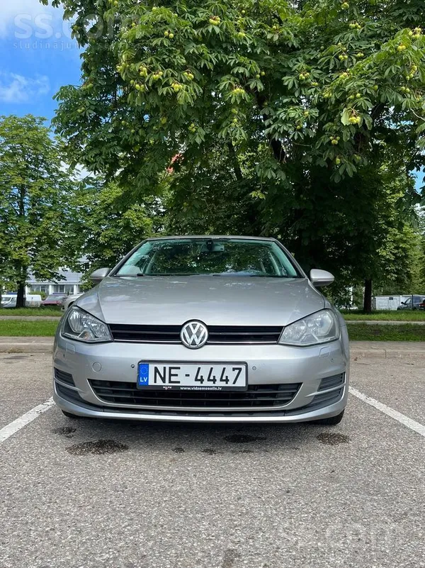Volkswagen Golf 7 2013, 1.6D dīzelis, Automāts, Hečbeks, Sudrabs — Latvijā