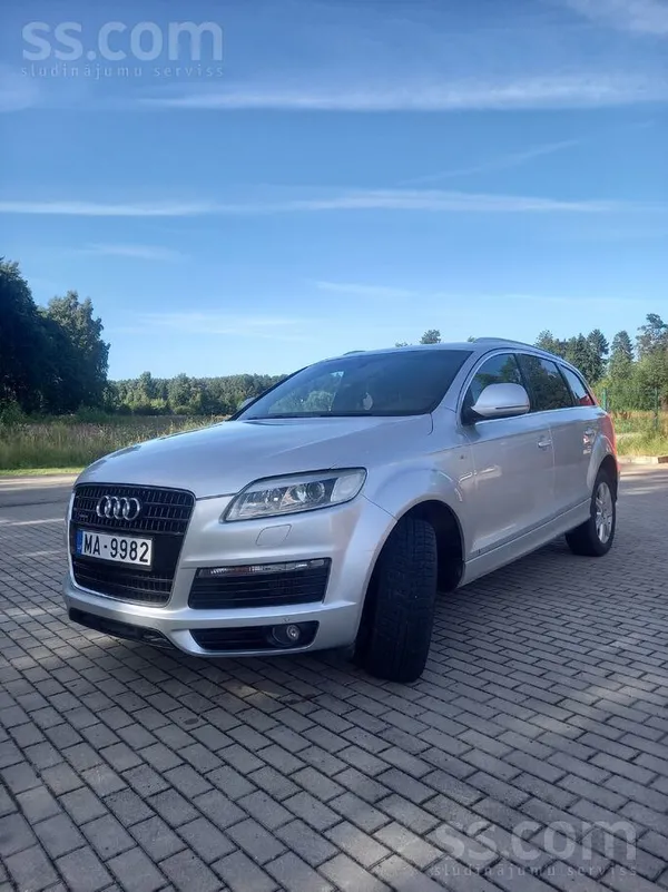S-Line, 7 vietas. Auto darba kārtībā. Jūlijā veikta apkope, uzliktas jaunas