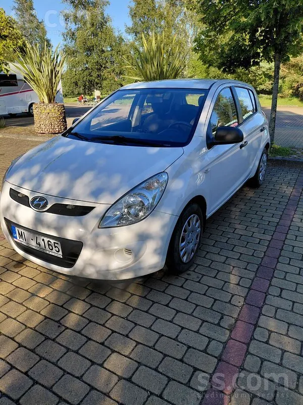 Продаётся Маленькая, Hyundai i20, 2012г. выпуска, 1.2 бензин, механика. Авто