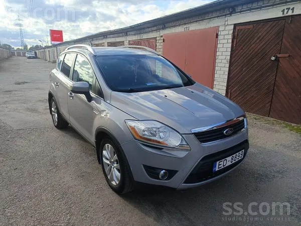Ford Pardodam Ford Kuga laba stavokli, nesen bija apkop
