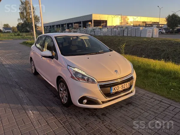 Peugeot Pārdod 2017.gada Peugeot 208. Auto ļoti labā tehni