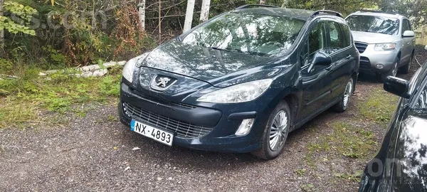 Peugeot Продаю. Авто полностью на ходу; сел поехал. Повреж