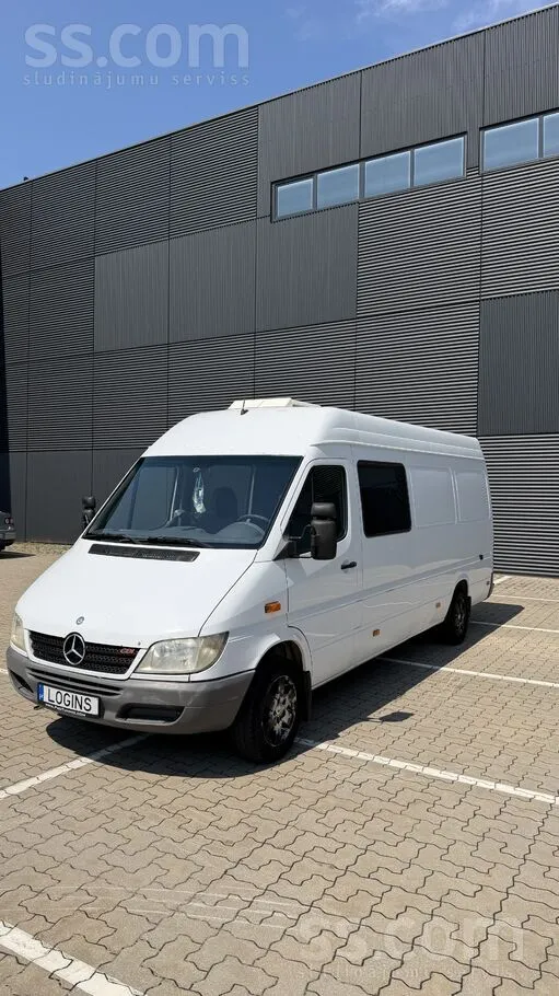 Mercedes Pārdodās Mercedes sprinter. 