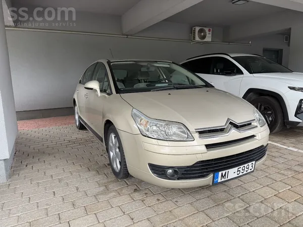 Продаем Citroen C4 2005 года, 1.6 бензин, механика, машина в хорошем состоянии с оригинальным пробегом. Посмотреть можно в Ри ...