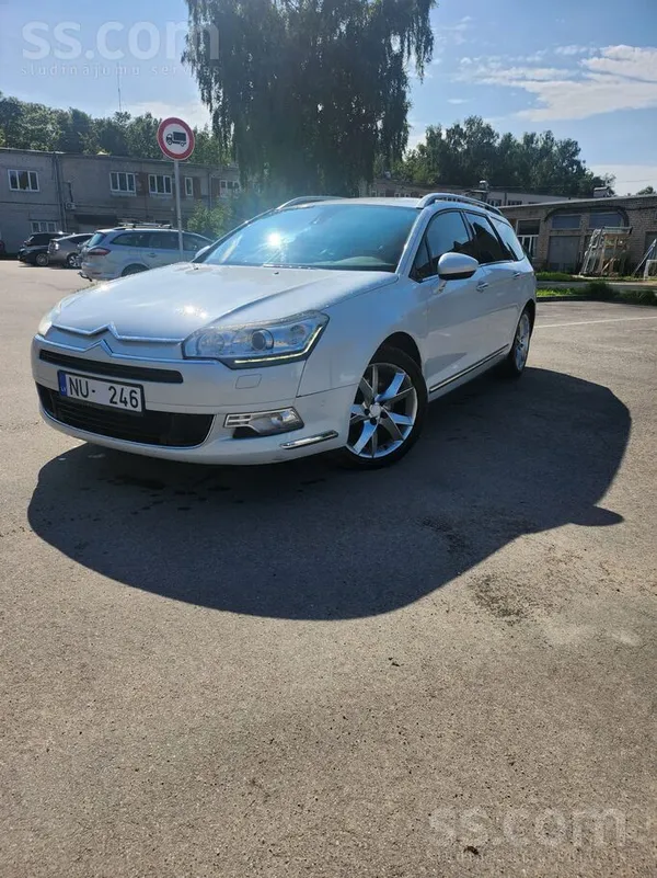 Pārdod Citroen C5 Exclusive 
 25.11.2011 
 3.0 Hdi. 177kw / 241z. s Bi-Tur