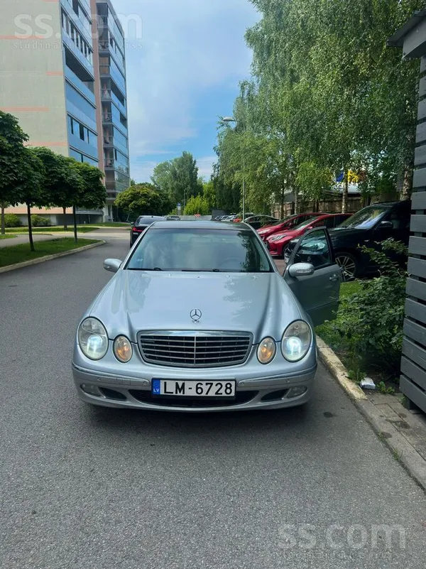 Продаётся Mercedes-Benz E-Class, 10 лет в пользовании. Цена 2 200 евро. Сост