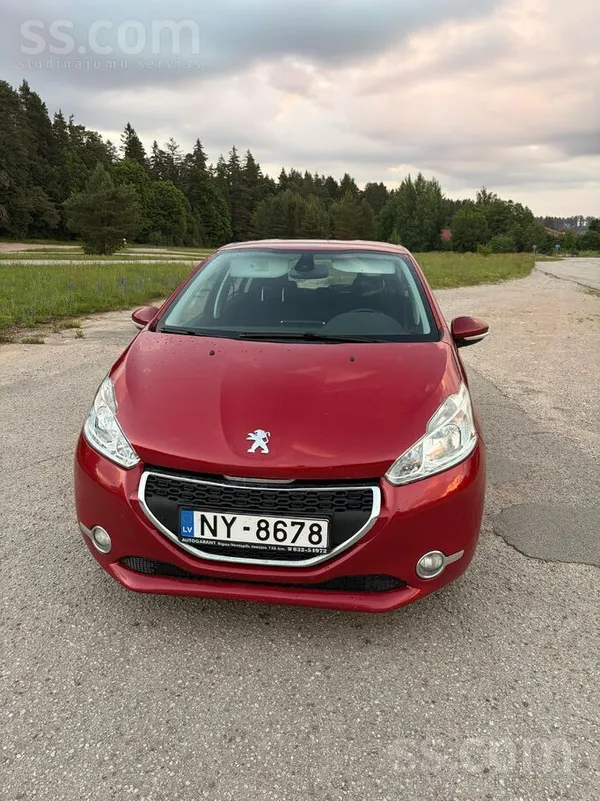 Peugeot Pārdod Peugeot 208, 1.2 benzīns, 2012. gada septem