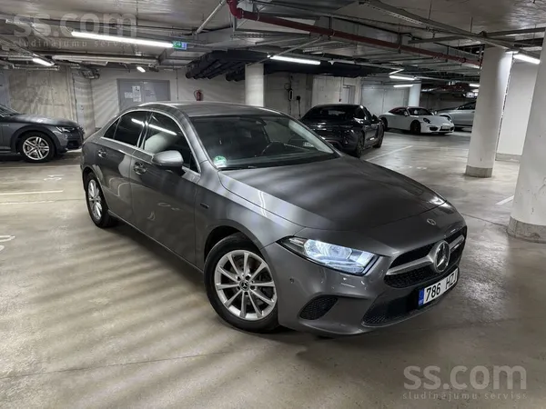 Mercedes Labā stāvoklī esošs Mercedes-Benz 250e (Phev – Eq)