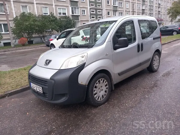 Pārdodu automašīnu. Mašīna stāv bez lietošanas. Palielināts eļļas patēriņš d