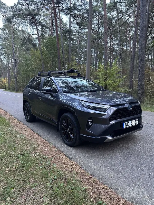 Pārdodu savu Toyota Rav4 Hybrid Style komplektācijā, iegādātu jaunu Latvijā