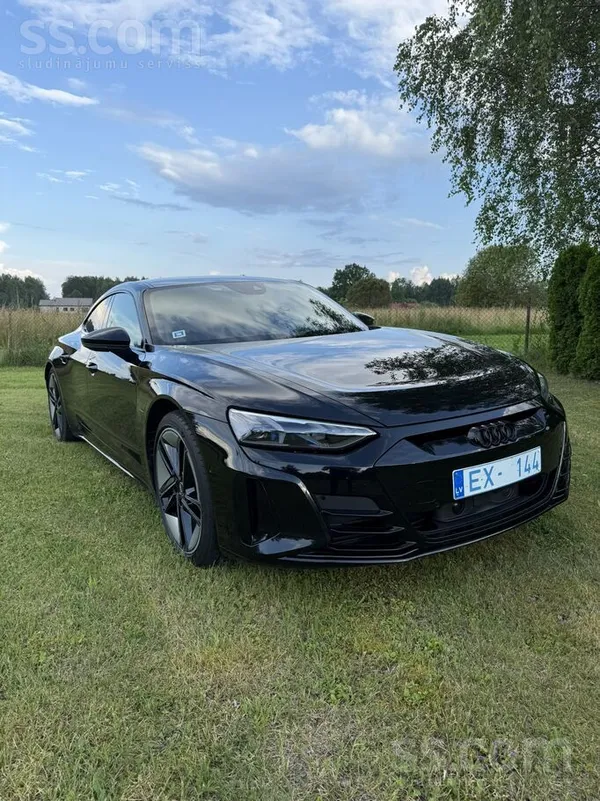Audi E-Tron GT RS, 637 ZS. Vasaras un ziemas riepu un disku komplets. 
Piln