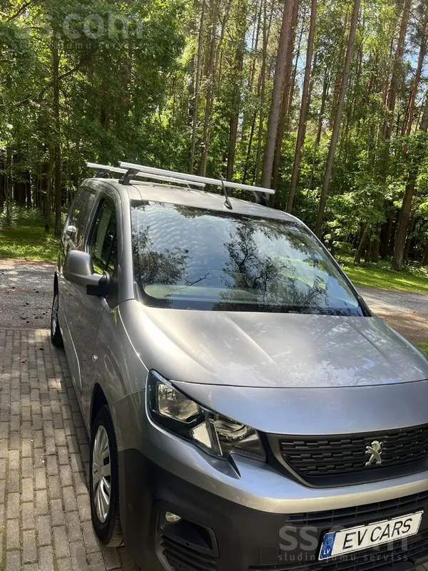 Tikko ieradies no Zviedrijas. Ļoti bagātīgi aprīkots Peugeot Partner ar pali