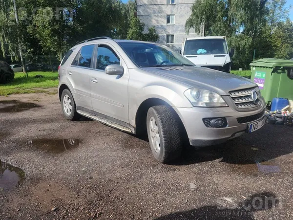 Mercedes Auto brauksanas kartiba ir vizuali defekti vairak