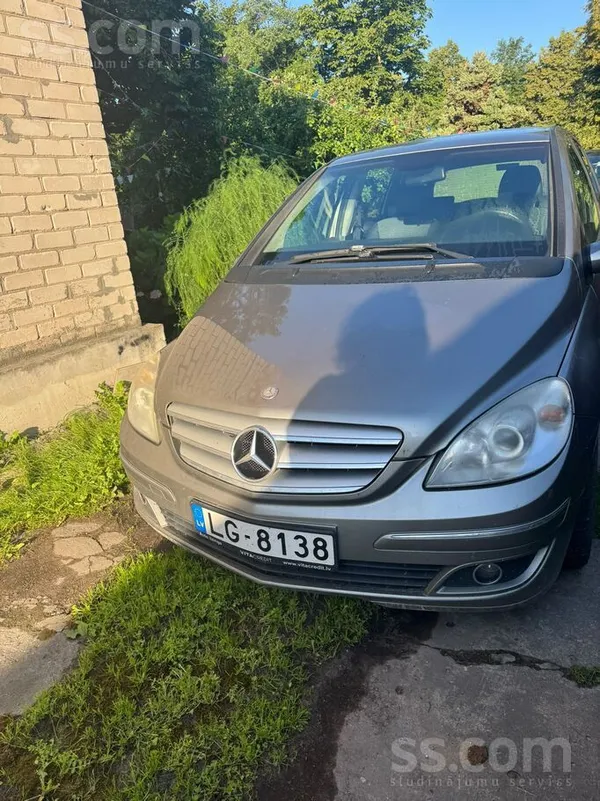 Mercedes Pārdodu auto normālā stāvoklī. 