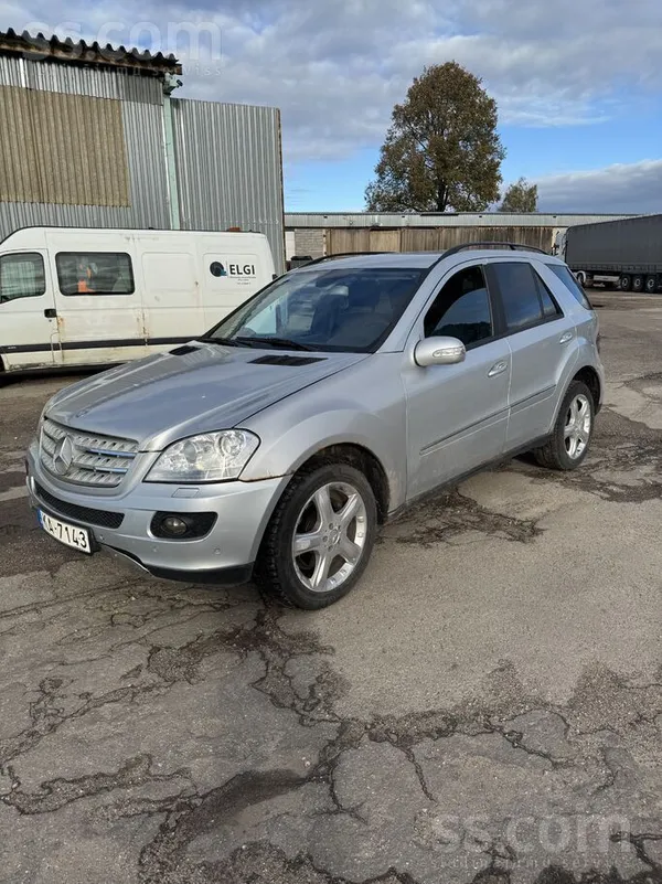 Pardodu uzticamu automašīnu, laba tehniskaja stāvokli. Motors un kārba strād