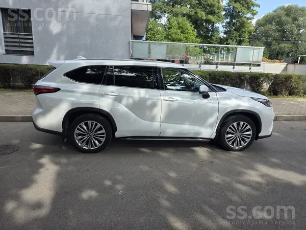 Toyota Highlander 2.5L Hibrīds, Awd, 248 zs, Executive apríkojums, 7 vietas.