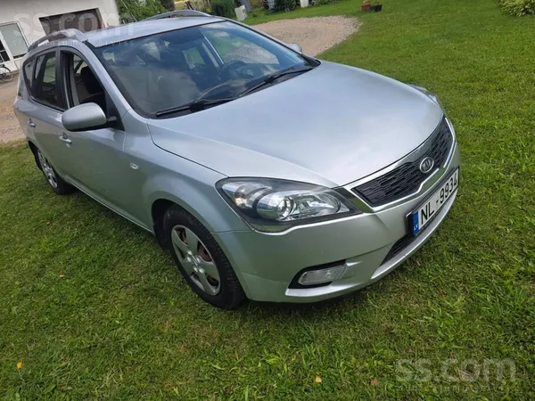KIA Pārdod ietilpīgu un ekonomisku darba auto Kia Ceed