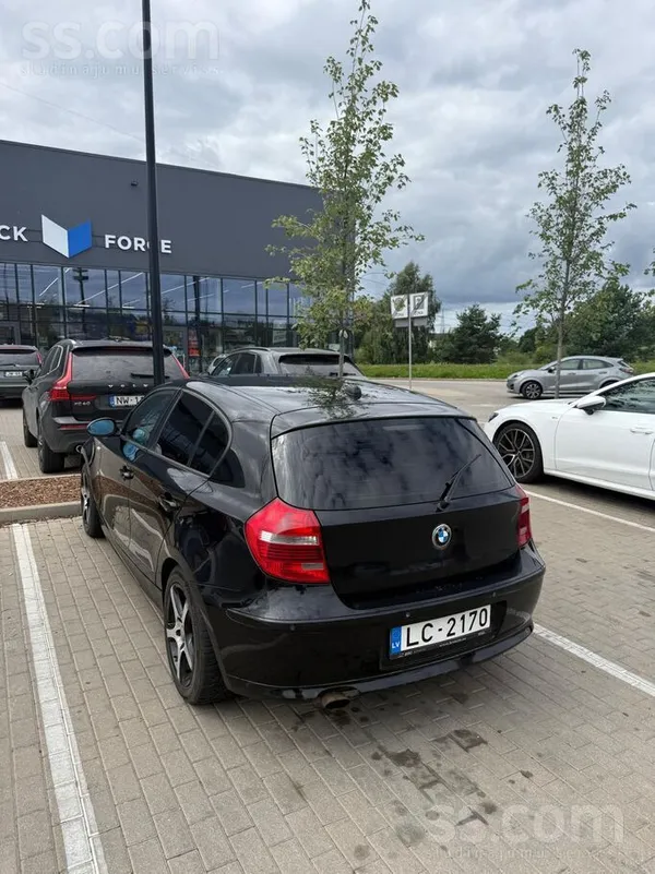 BMW Pārdodu melnu bmw 116. 