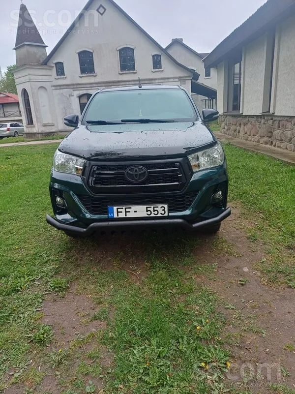Toyota Z/s pardod/maina labu automašinu. salons viss mell