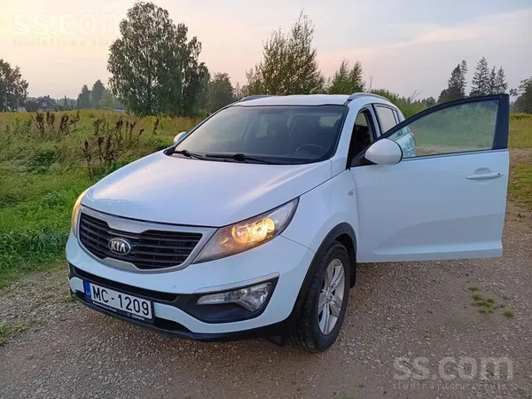 KIA Auto ļoti labā tehniskā un vizuālā stāvoklī. 