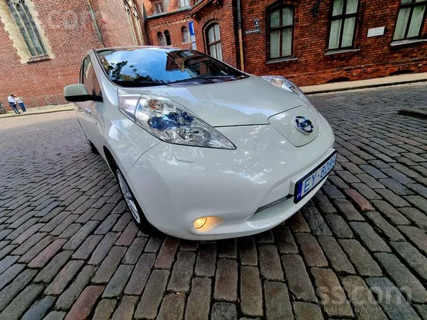 Nissan Leaf 2016, Automāts, Hečbeks, Balts — Latvijā