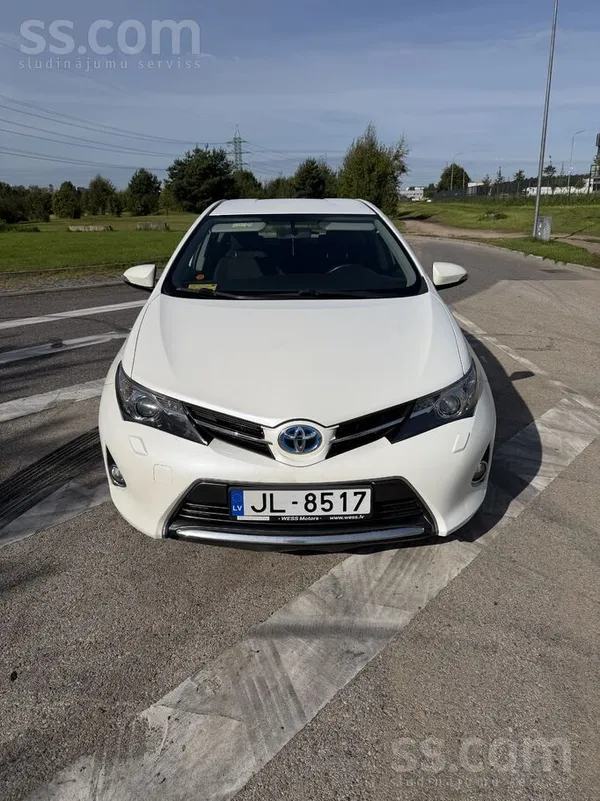 Toyota Pārdodu ekonomisku mašīnu - Toyota Auris 1, 8 Hybr