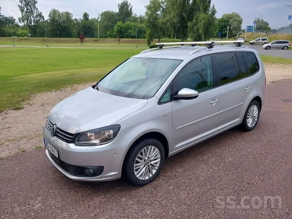 Volkswagen VW Touran ar 2.0 litru (140Zs) dīzeļdzinēju un aut