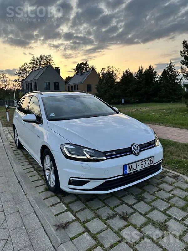 Automašīna tika iegādāta jauna Rīgā pie Moller Krasta. Turpat arī apkopta at
