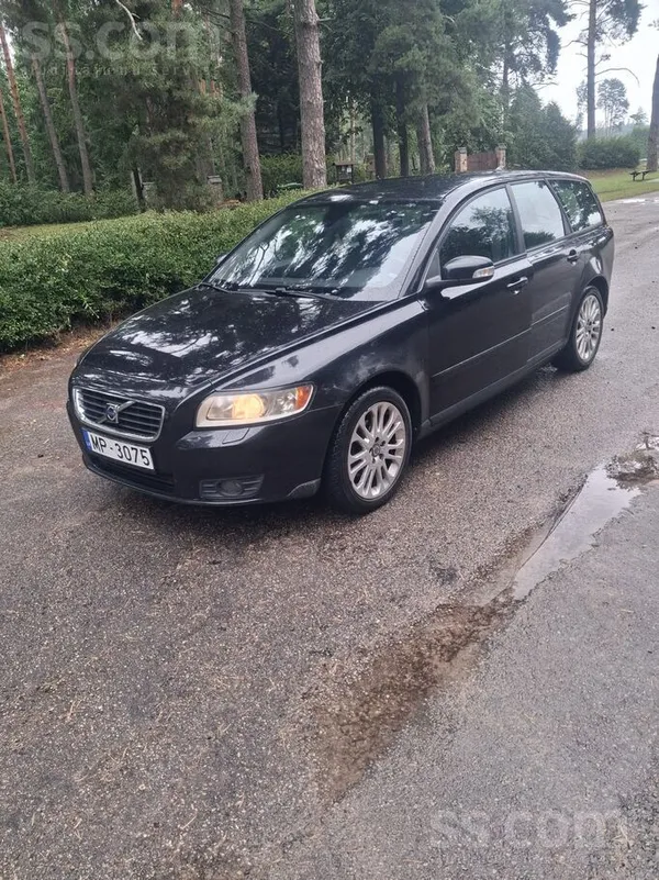 Volvo Pardodu auto ar jaunu tehnisku apskati, izieta ar 