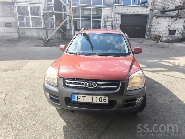 KIA Машина в хорошем техсостоянии большие кузовные раб