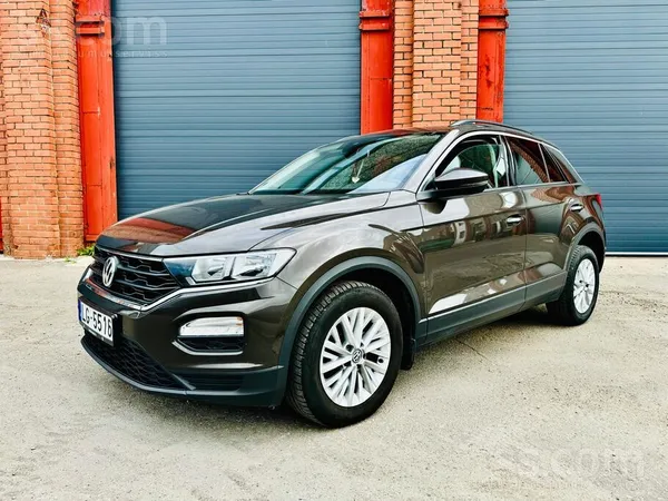 Pārdodu koptu un labi uzturētu Volkswagen T-Roc. Auto ir ļoti patīkams ikdie